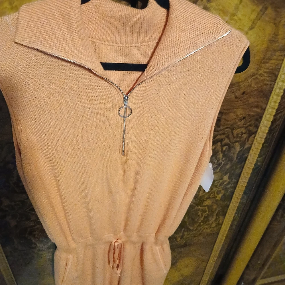 New Ribbed Stretchy Romper With Pockets - Picture 5 of 5